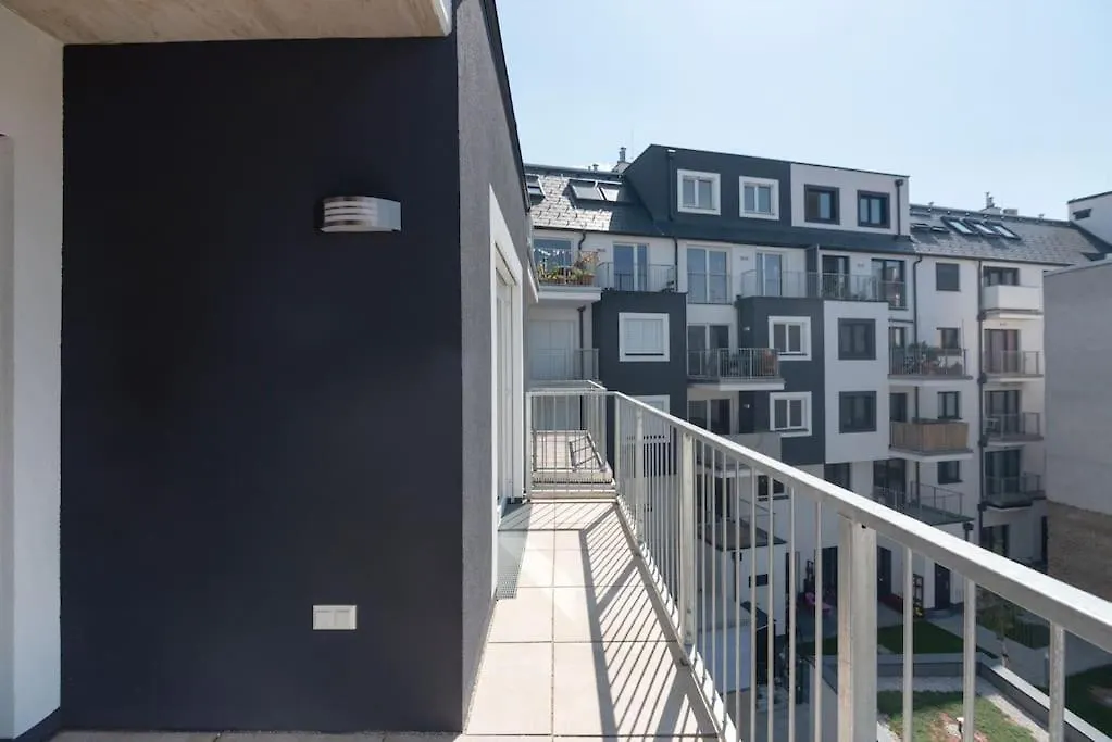Ferienwohnung Neu Und Hell In Zentraler Ruhelage Mit Parkplatz Wien 0*,  Österreich