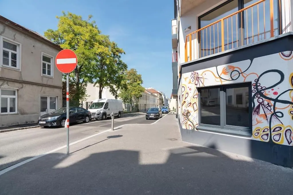 Ferienwohnung Neu Und Hell In Zentraler Ruhelage Mit Parkplatz Wien Apartment