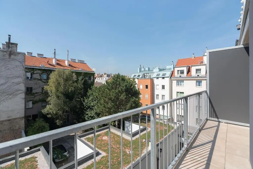 Ferienwohnung Neu Und Hell In Zentraler Ruhelage Mit Parkplatz Wien 0*,
