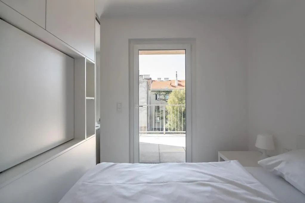 Ferienwohnung Neu Und Hell In Zentraler Ruhelage Mit Parkplatz Wien Apartment