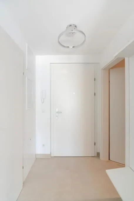 Ferienwohnung Neu Und Hell In Zentraler Ruhelage Mit Parkplatz Wien 0*,