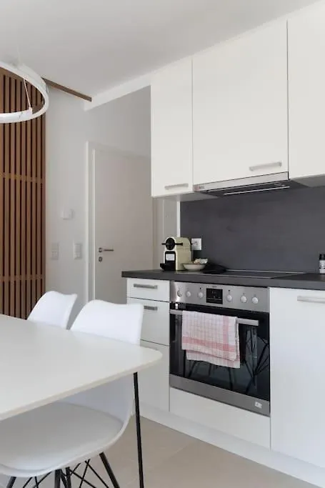 Ferienwohnung Neu Und Hell In Zentraler Ruhelage Mit Parkplatz Wien Apartment