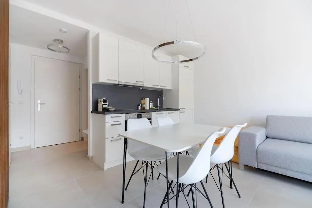 Ferienwohnung Neu Und Hell In Zentraler Ruhelage Mit Parkplatz Wien Apartment