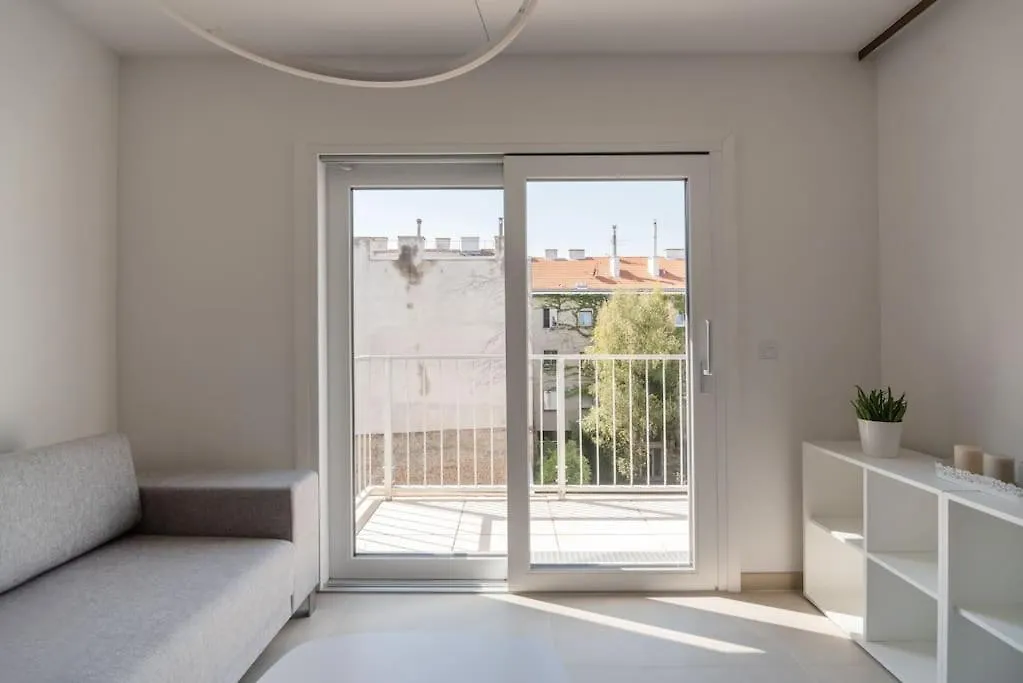 Apartment Ferienwohnung Neu Und Hell In Zentraler Ruhelage Mit Parkplatz Wien Österreich