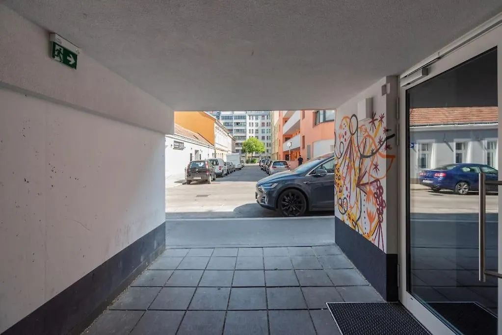 Ferienwohnung Neu Und Hell In Zentraler Ruhelage Mit Parkplatz Wien