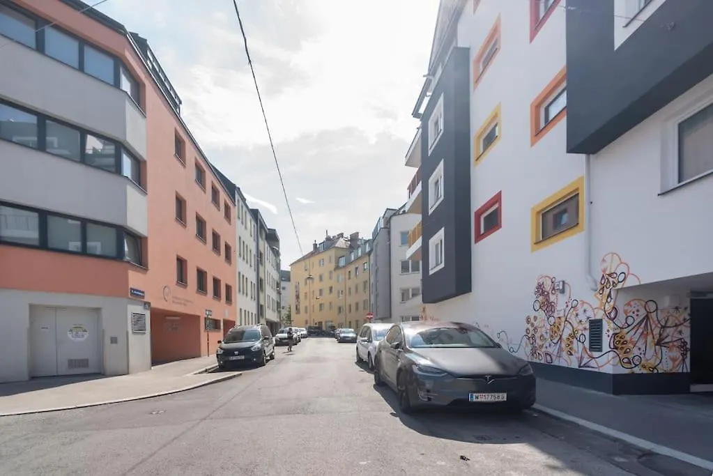 Ferienwohnung Neu Und Hell In Zentraler Ruhelage Mit Parkplatz Wien Apartment