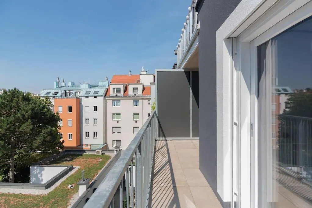 Ferienwohnung Neu Und Hell In Zentraler Ruhelage Mit Parkplatz Wien 0*,  Österreich