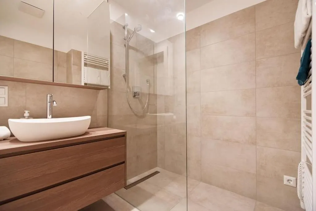 Neu Und Hell In Zentraler Ruhelage Mit Parkplatz Apartment Vienna