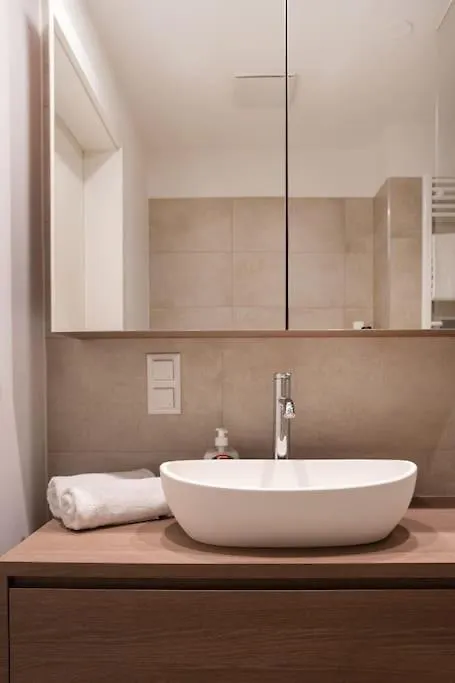 Neu Und Hell In Zentraler Ruhelage Mit Parkplatz Apartment Vienna