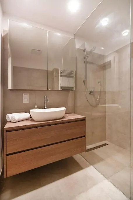 Neu Und Hell In Zentraler Ruhelage Mit Parkplatz Apartment Vienna 0*,
