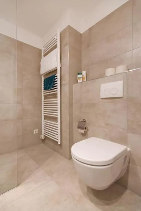 Neu Und Hell In Zentraler Ruhelage Mit Parkplatz Apartment Vienna Austria